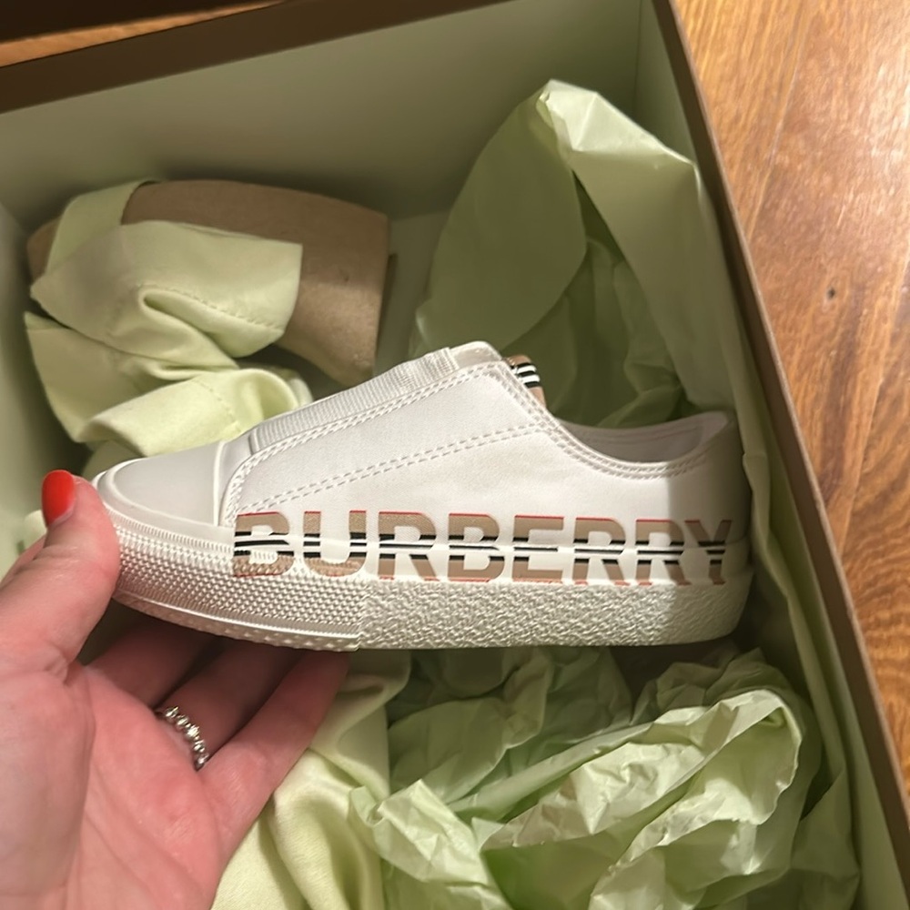 Burberry UNISEX Canvas Sneaker